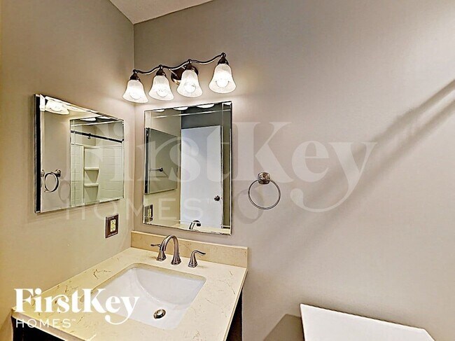 Building Photo - 9459 Hadway Dr