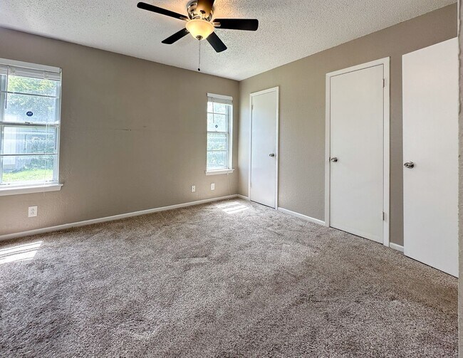 Building Photo - Charming 3-Bedroom, 2-Bathroom Home – Avai...