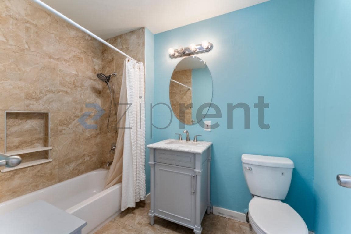 Building Photo - Unit