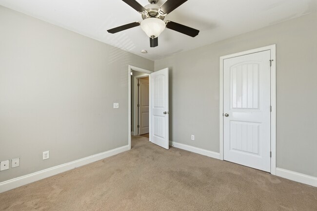 Building Photo - 240 Canyon Oak Loop