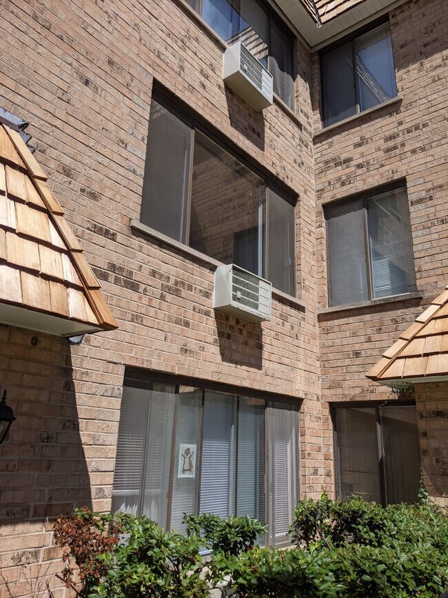 Building Photo - 1762 W Highland Ave