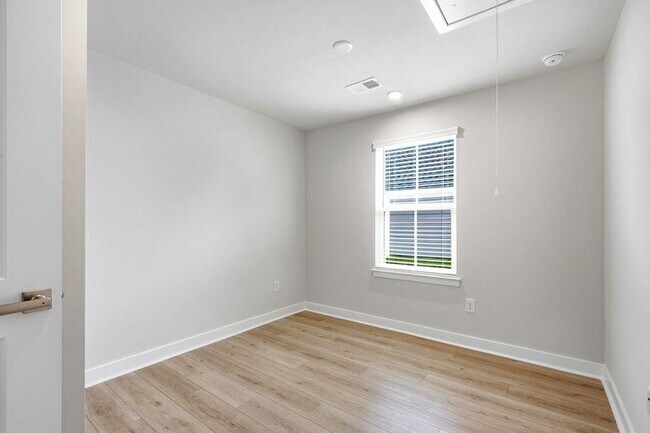 Building Photo - 2752 Rowyn St