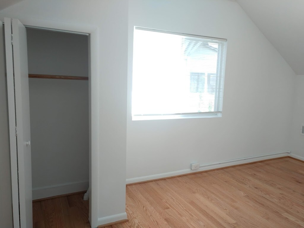 Bedroom with closet - 2509 10th St NE