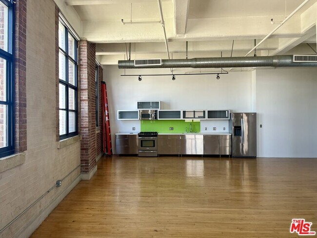 Building Photo - 1850 Industrial St