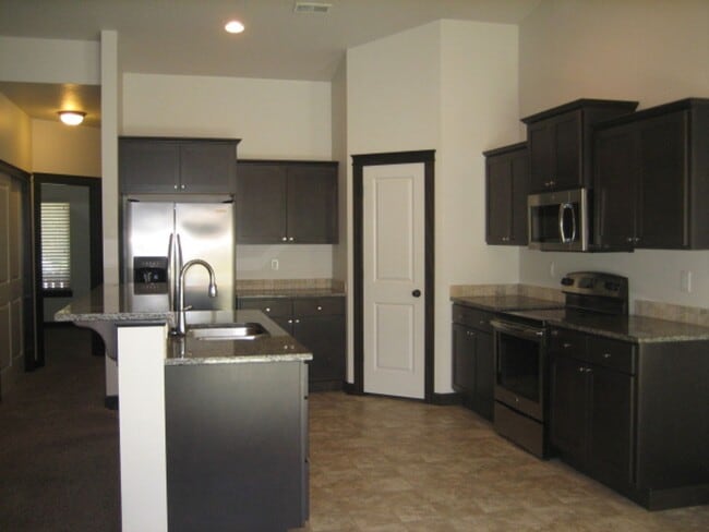 Building Photo - CDA Home w/ 22X45 RV Garage/Shop!