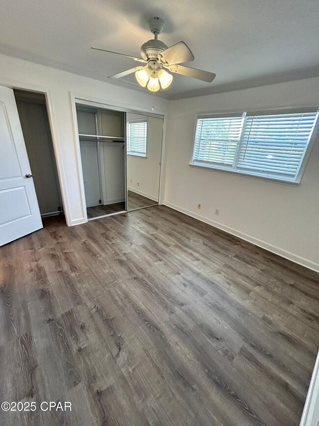 Building Photo - 205 Sunset Ln