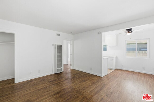 Building Photo - 4921 Coldwater Canyon Ave