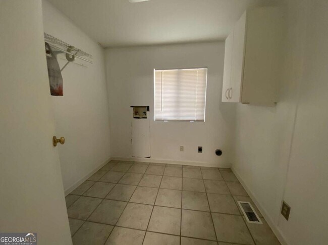 Building Photo - 522 Capri Dr