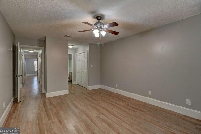 Building Photo - 601 Ridgefield Dr