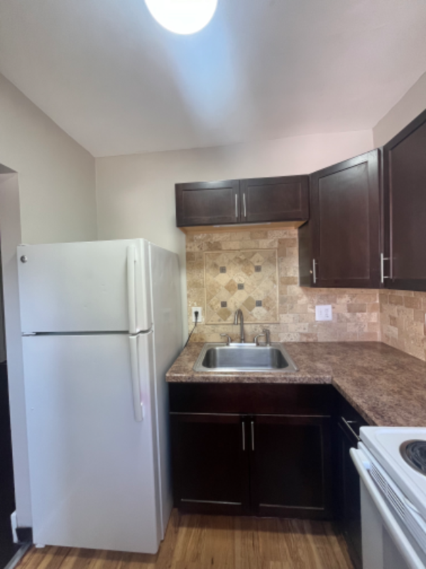 Building Photo - 104 N 10th St