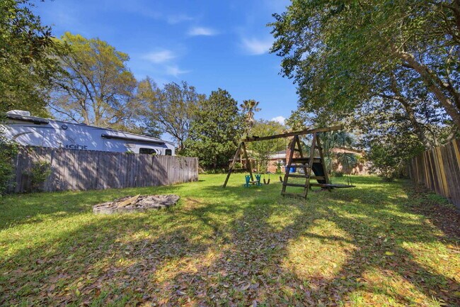 Building Photo - "Charming 4-Bedroom Shalimar Retreat- Power Included With Rent!"