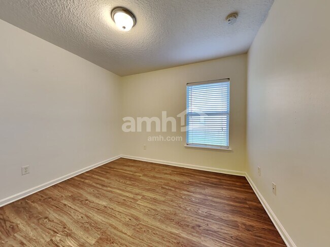 Building Photo - 2260 Brian Lakes Dr E