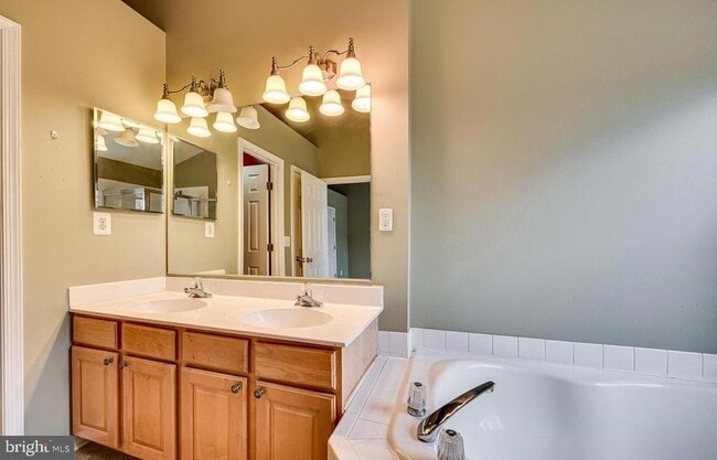 Building Photo - 11485 Carriage Gate Ct