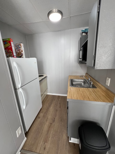 Building Photo - 403 25th St