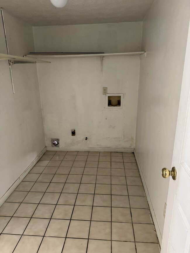 Building Photo - 2074 Hopkins Mill Rd