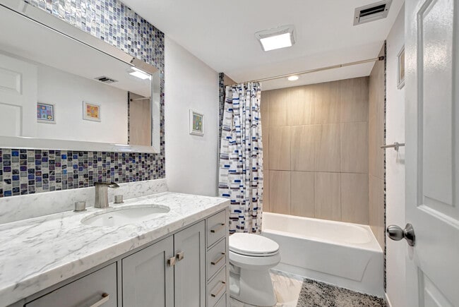Building Photo - 6025 Balboa Cir