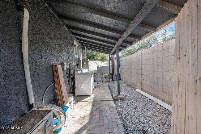 Building Photo - 436 S Oregon St