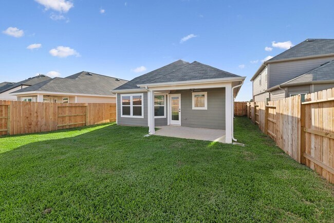 Building Photo - 32419 Sunbeam Dr