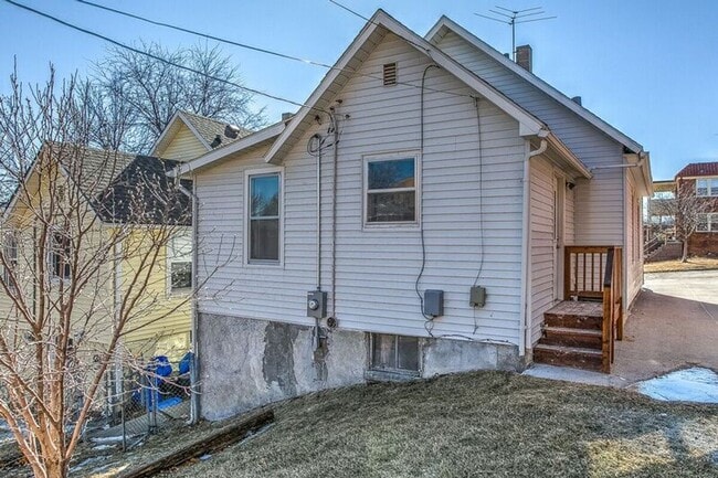 Building Photo - Newly Remodeled 1 Bed, 1 Bath House in Tre...