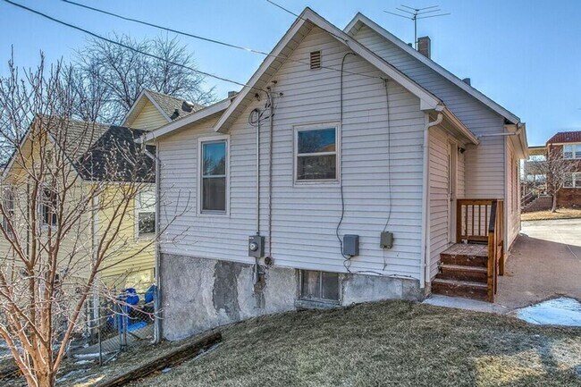Building Photo - The Cool House Newly Remodeled 1 Bd/1 Ba H...