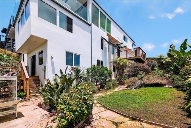 Building Photo - 855 Santa Ana St