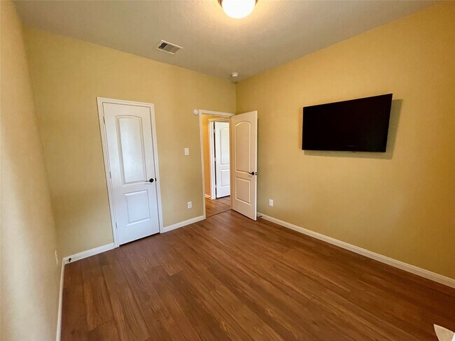 Building Photo - 2035 Borthwick Ln