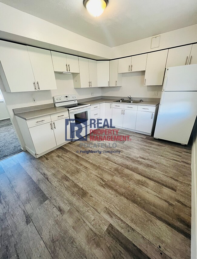 Building Photo - 625 El Rancho Blvd