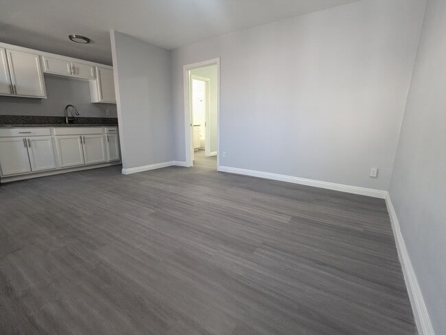 Building Photo - New York Gardens