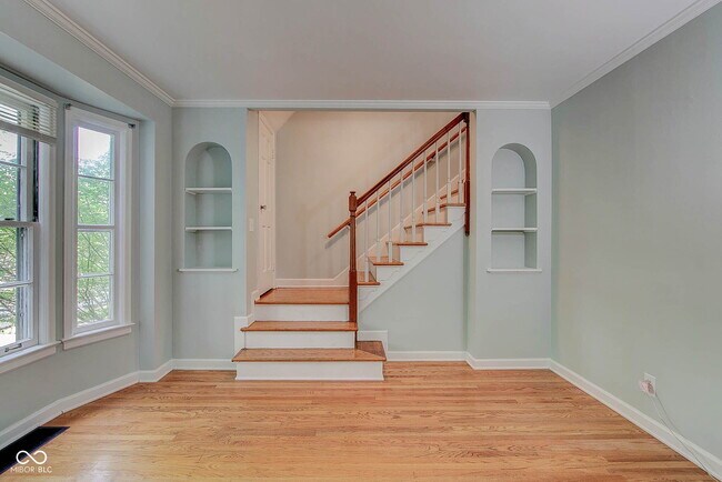 Building Photo - 5043 Boulevard Pl