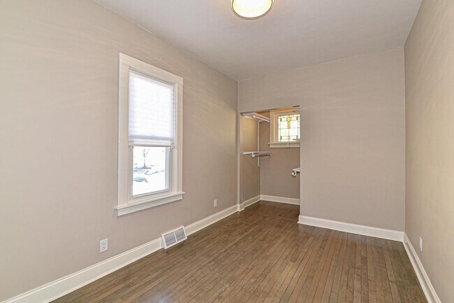 Building Photo - 3849 E Pulaski Ave