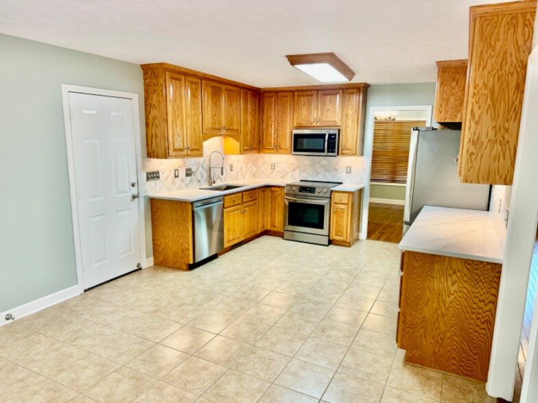 Building Photo - 64 Lakewind Ct