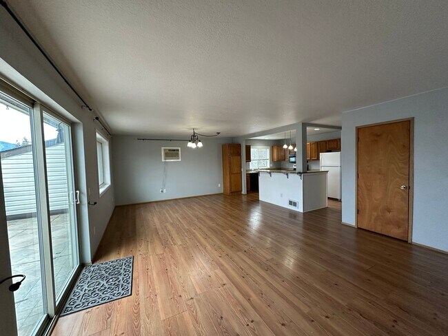 Building Photo - 2495 Wasco St