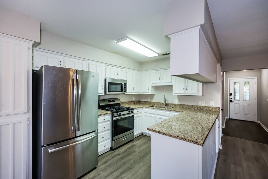 Building Photo - 1404 Copper Ridge St
