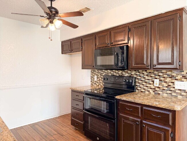 Building Photo - Charming 3-Bedroom Gem with 2 Full Baths in Crowley!