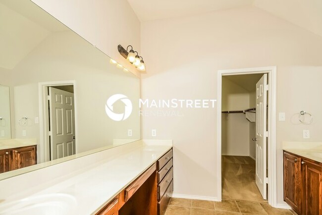 Building Photo - 1709 Lake Wood Trl