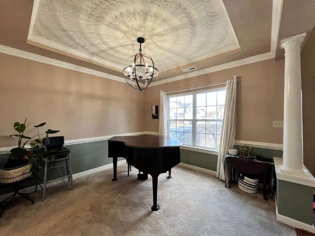 Building Photo - Spacious 4 bedroom home with POOL in sought after neighborhood and schools.