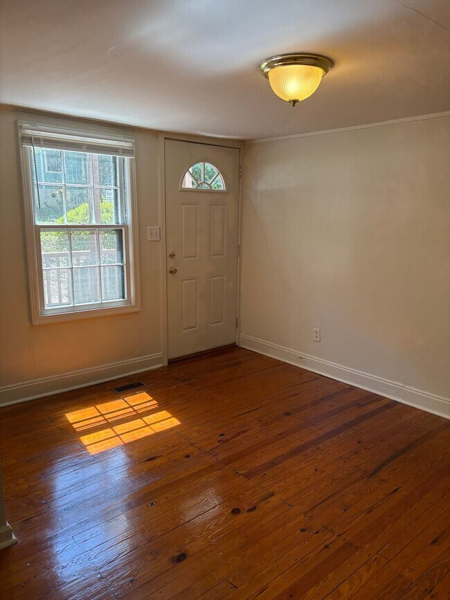 Building Photo - Spacious Renovated Lakewood Duplex! Walk t...