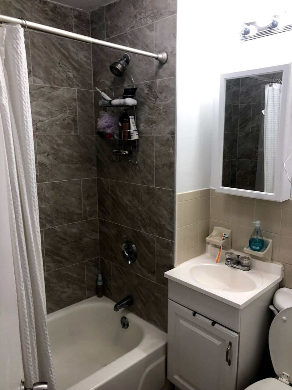 Building Photo - 283 W 3rd St