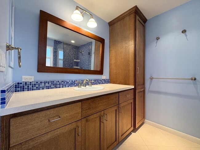 Building Photo - Beautiful 4BD/2BA Menlo Park Home with Lar...