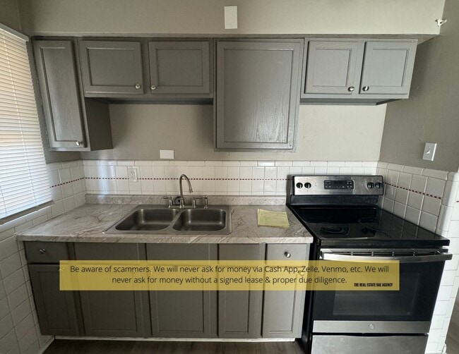 Building Photo - 10135 Cabot Dr