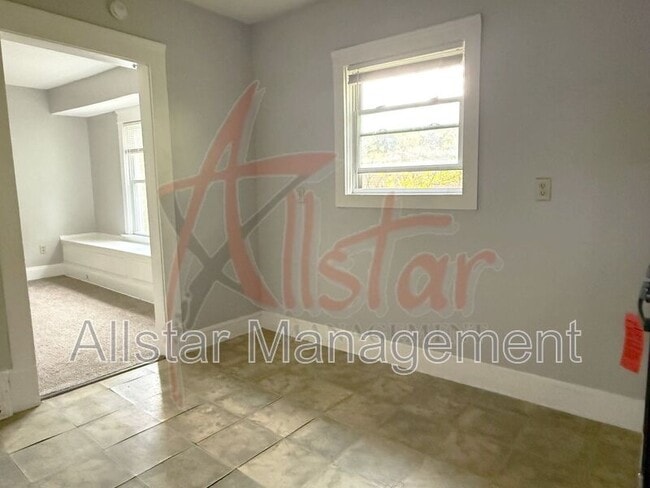 Building Photo - 3018 E 125th St