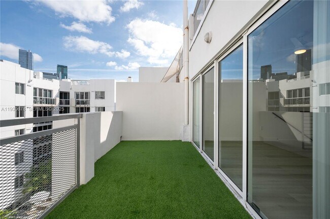 Building Photo - 1712 SW 2nd Ave