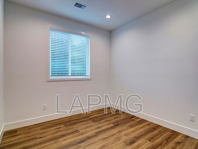 Building Photo - 5600 W 78th