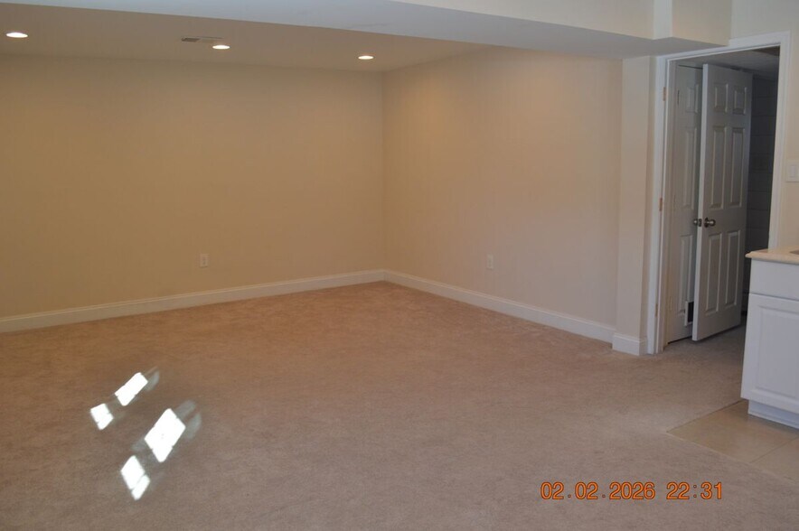 Building Photo - 1636 Gibbons Rd