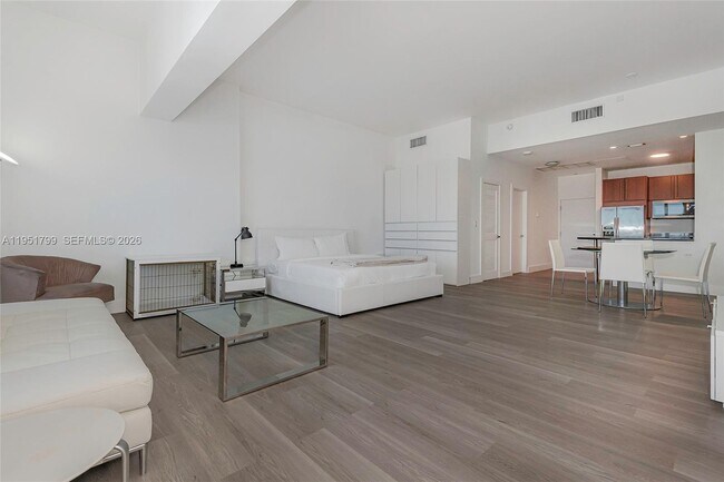 Building Photo - 2301 Collins Ave