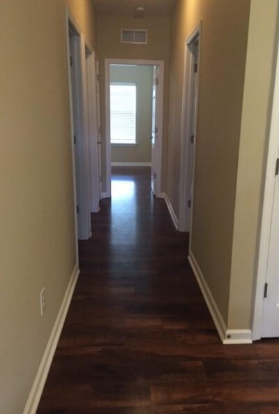 Building Photo - 2 Bed, 2 Bath Condo with Tandem Garage