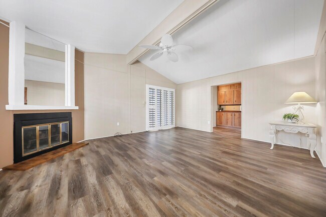 Building Photo - 74647 Azurite Cir E