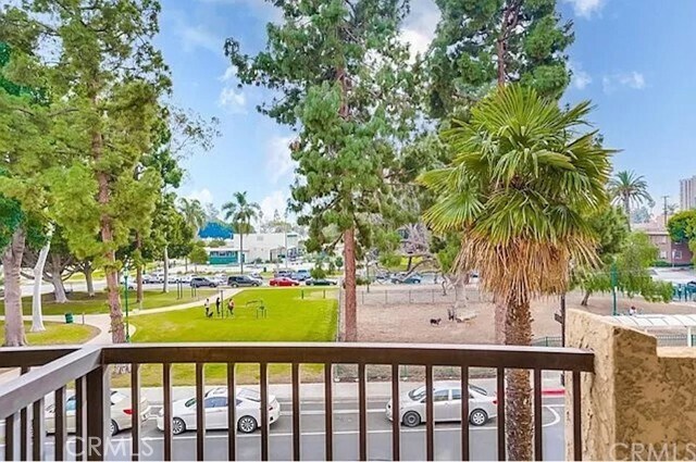 Building Photo - 2015 E Broadway