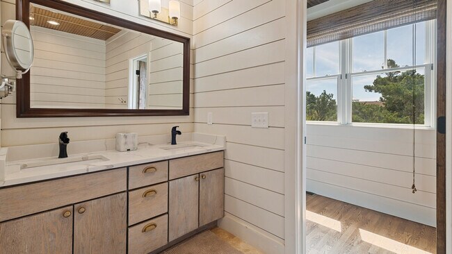 Building Photo - 858 Debordieu Blvd