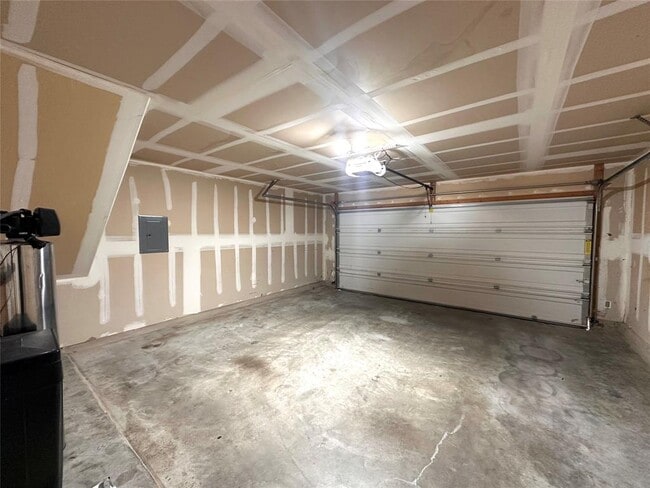 Building Photo - 11909 Big Sky Dr